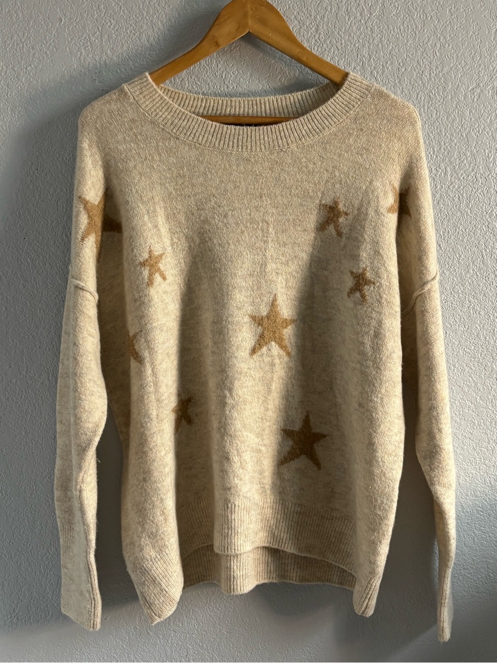 Vince Camuto Cream heather Sweater with Gold Star Motif - Size medium